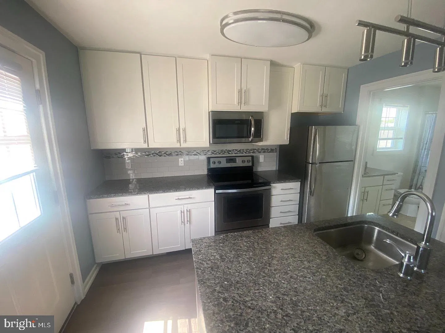 1 bed, 1.0 bath, 700 sqft, $1,350 — Photo 3