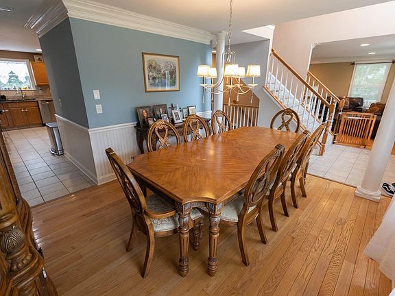 5th image of 336 Old New York Rd