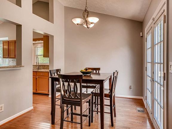 4th image of 330 Cotton Ct