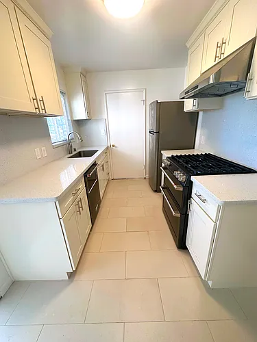 1801 Latham St Photo 1