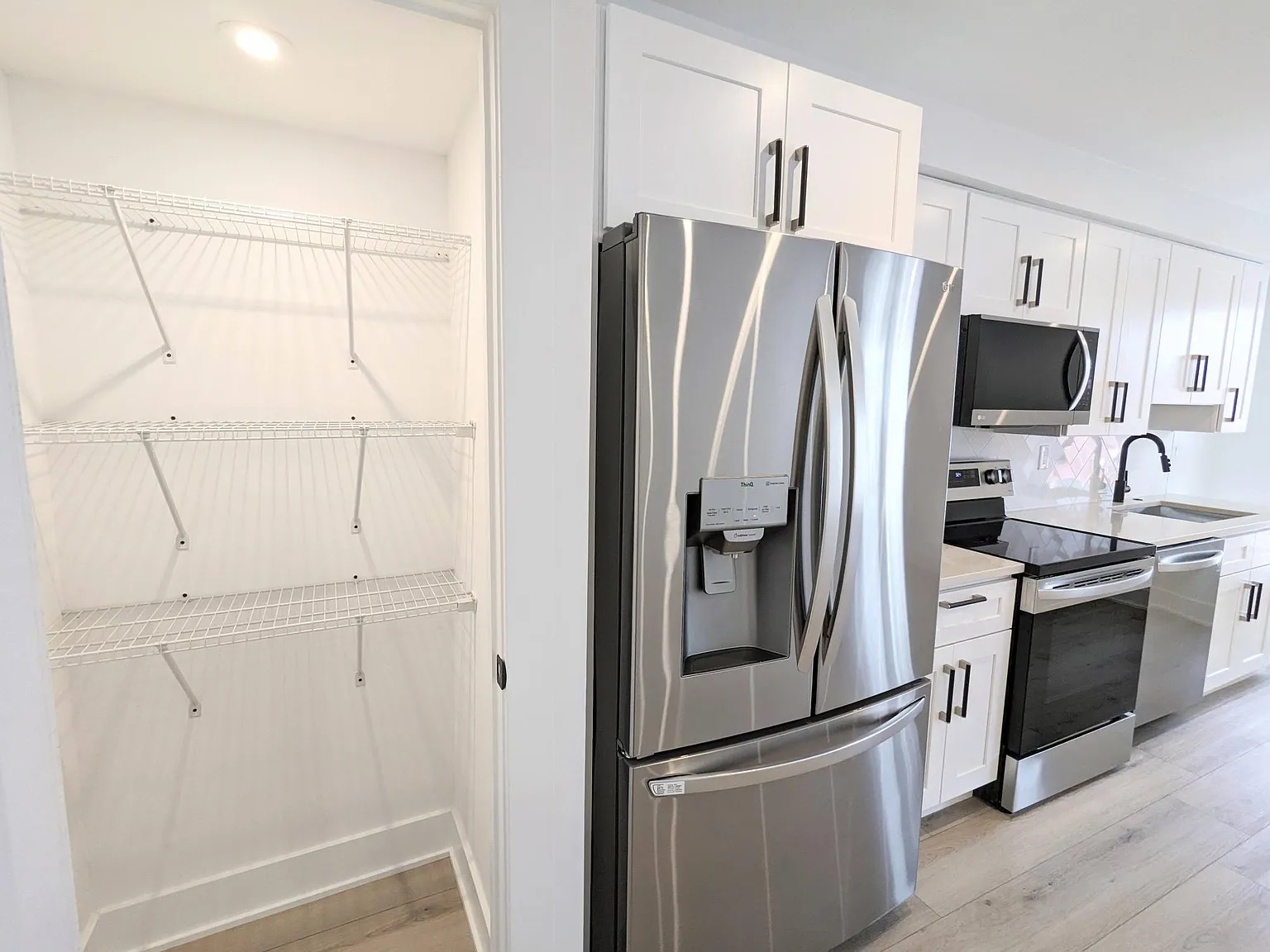 2 bed, 900 sqft, $1,665 — Photo 3