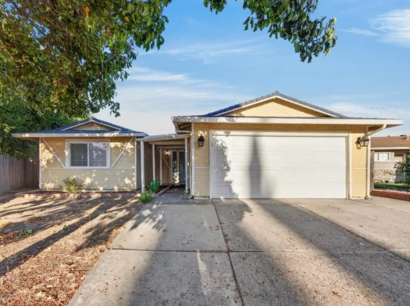5267 Village Wood Dr, Sacramento, CA 95823
