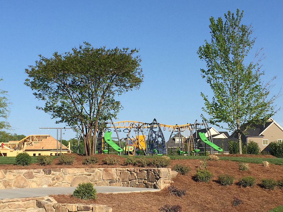 2nd image of 305 Springtree Circle