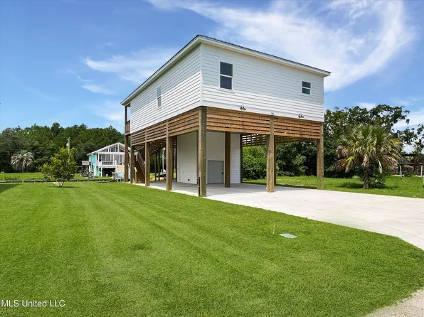 56 Good St, Bay Saint Louis, MS 39520