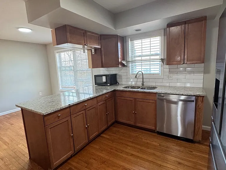 14780 Jordan Ln — Photo 14