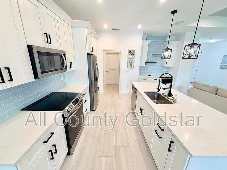 6049 Higgins Ln — Photo 7