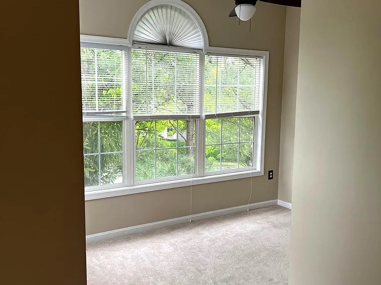 47370 Victoria Falls Sq — Photo 34