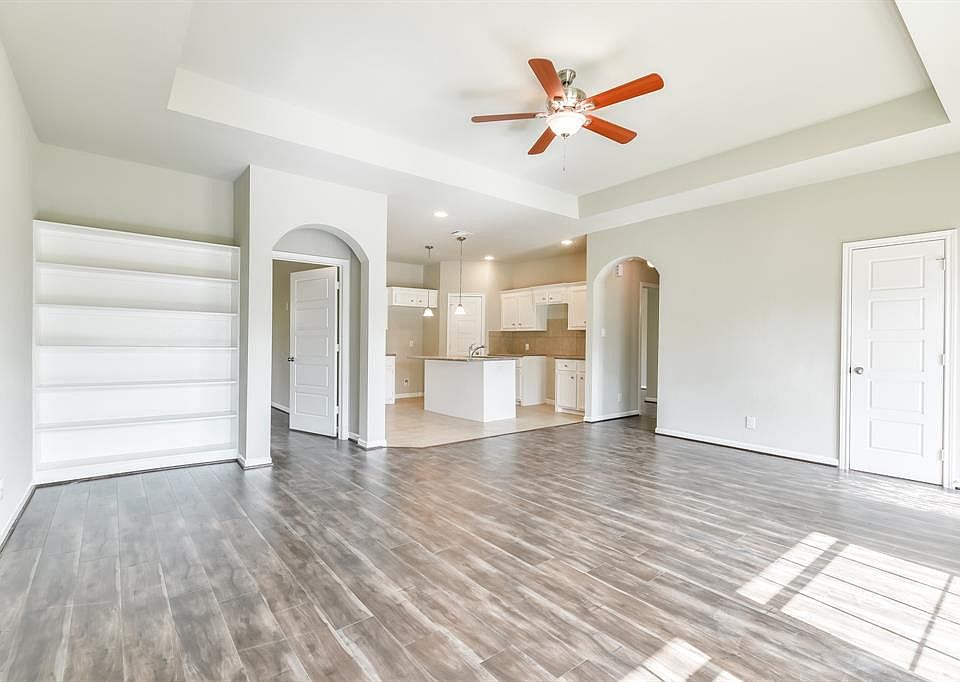 1st image of 5819 Willow Glen Dr