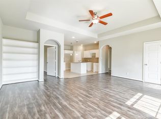 5819 Willow Glen Dr, Houston, TX 77033