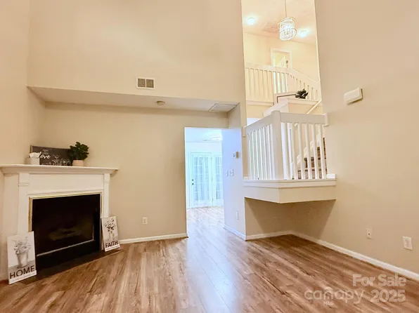 10105 Reindeer Way Ln, Charlotte, NC 28216