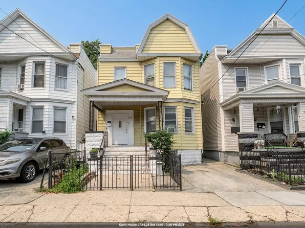 216 Bayview Avenue image 1 of 20