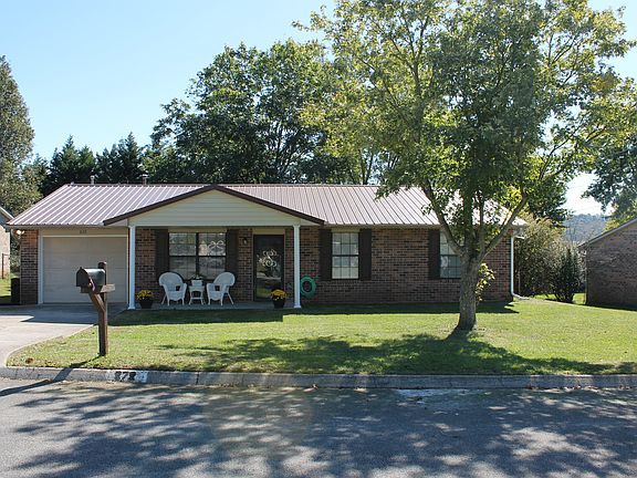 2nd image of 828 Jennifer Dr
