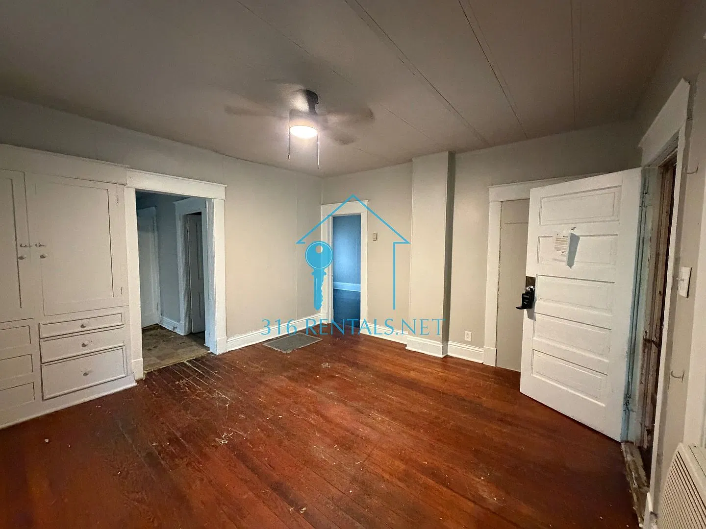 326 E 9th St — Photo 2