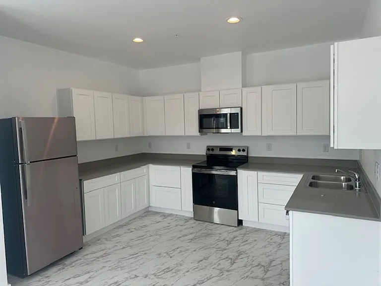 Modern Heights Apartments — Photo 25