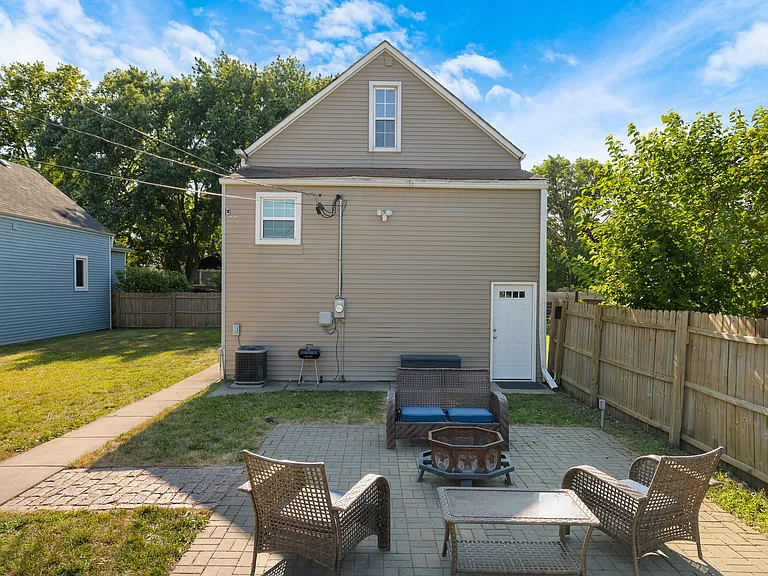 1513 Clinton Ave — Photo 5