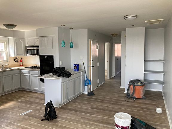 3rd image of 9770 Roosevelt Blvd Floor 2