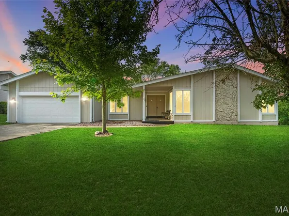 65 Rue Grand Dr, Lake Saint Louis, MO 63367