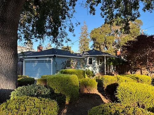 1925 Howard Ave Photo 1