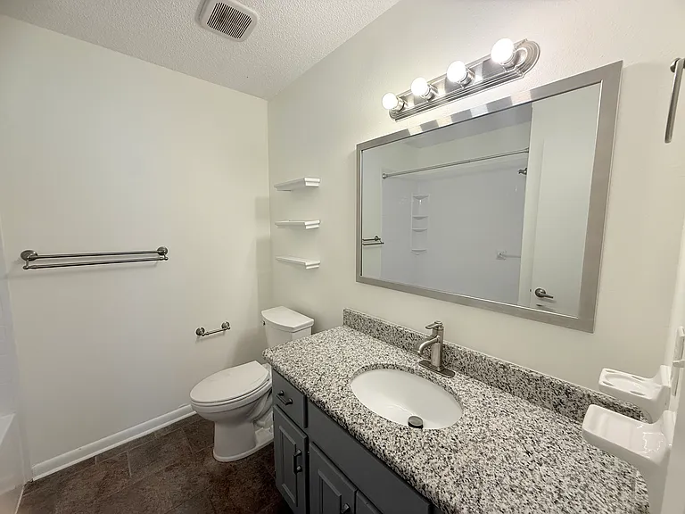 105 Northgate Dr W — Photo 5