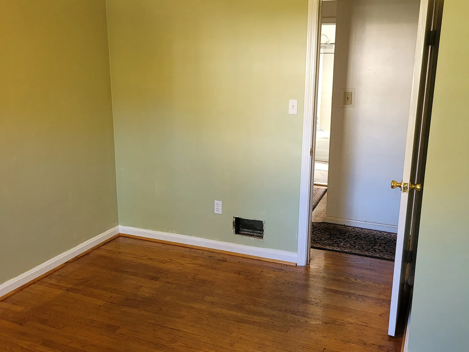 4 bed, 120 sqft, $850 — Photo 4