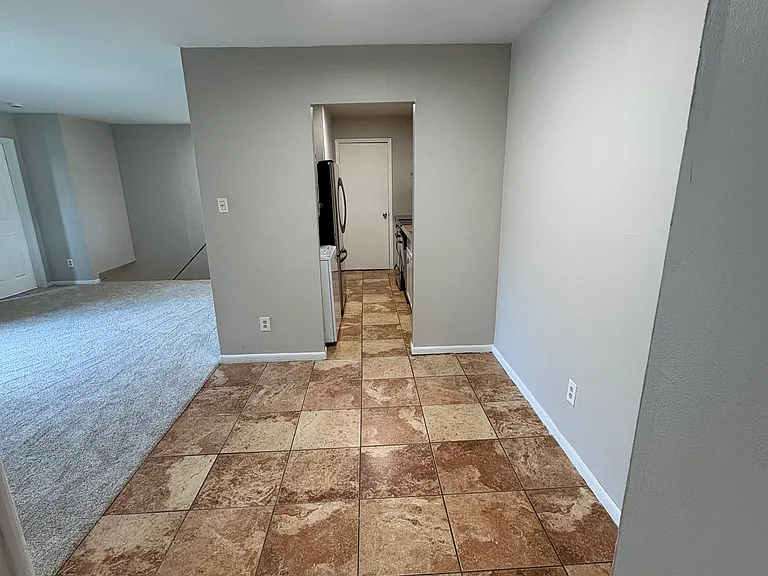 606 Alpine Ct — Photo 6