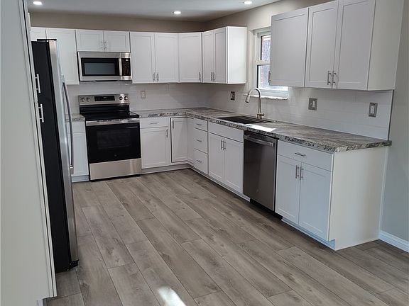 3rd image of 4901 Polen Dr