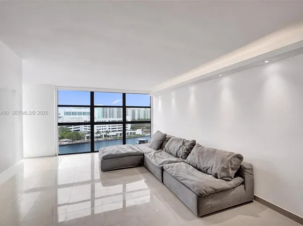 400 Leslie Dr APT 1022, Hallandale Beach, FL 33009