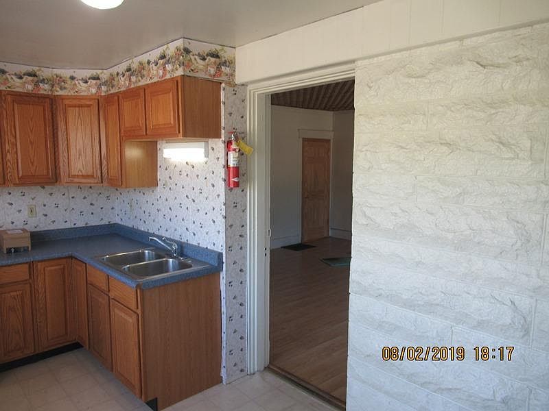 1st image of 624 E 8th St #1