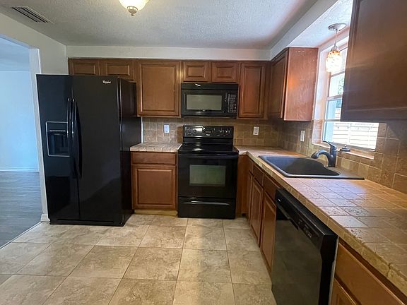 3rd image of 3921 Marlborough Pl #3291