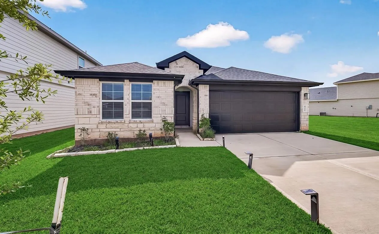 4 bed, 2.0 bath, 1802 sqft, $2,350 — Photo 3