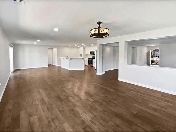5th image of 31870 Victoria Pl