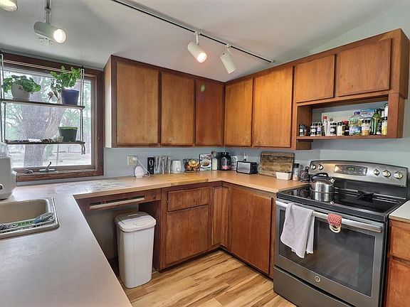 5th image of 1030 E 11th Street