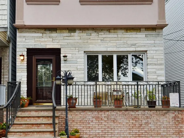 19 West 32nd Street image 1 of 26