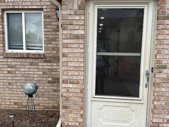 2nd image of 30344 Wedgewood Cir #2