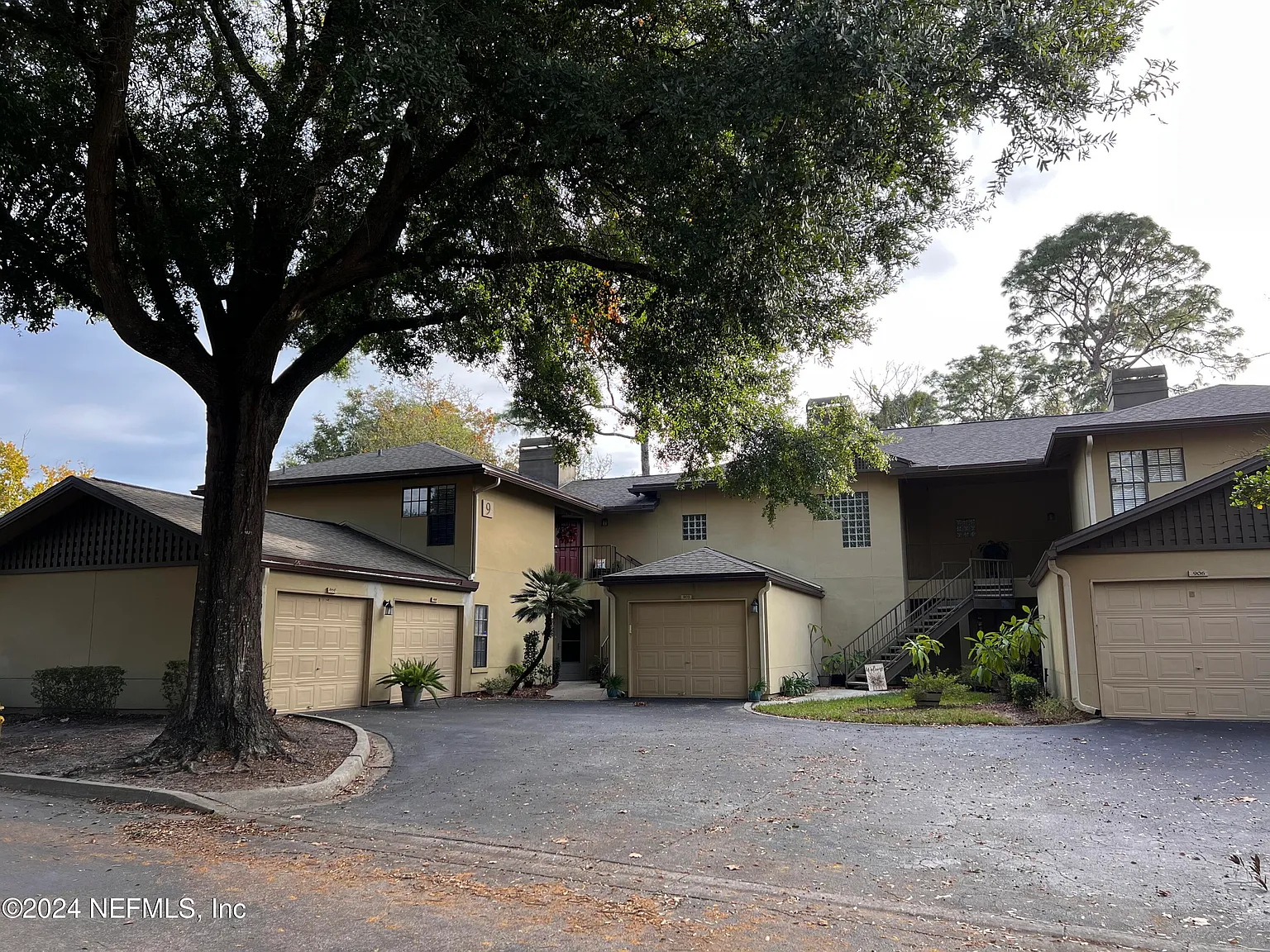 1 bed, 1.0 bath, 830 sqft, $1,350 — Photo 2