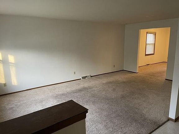 4th image of 9105 W Howard AVENUE