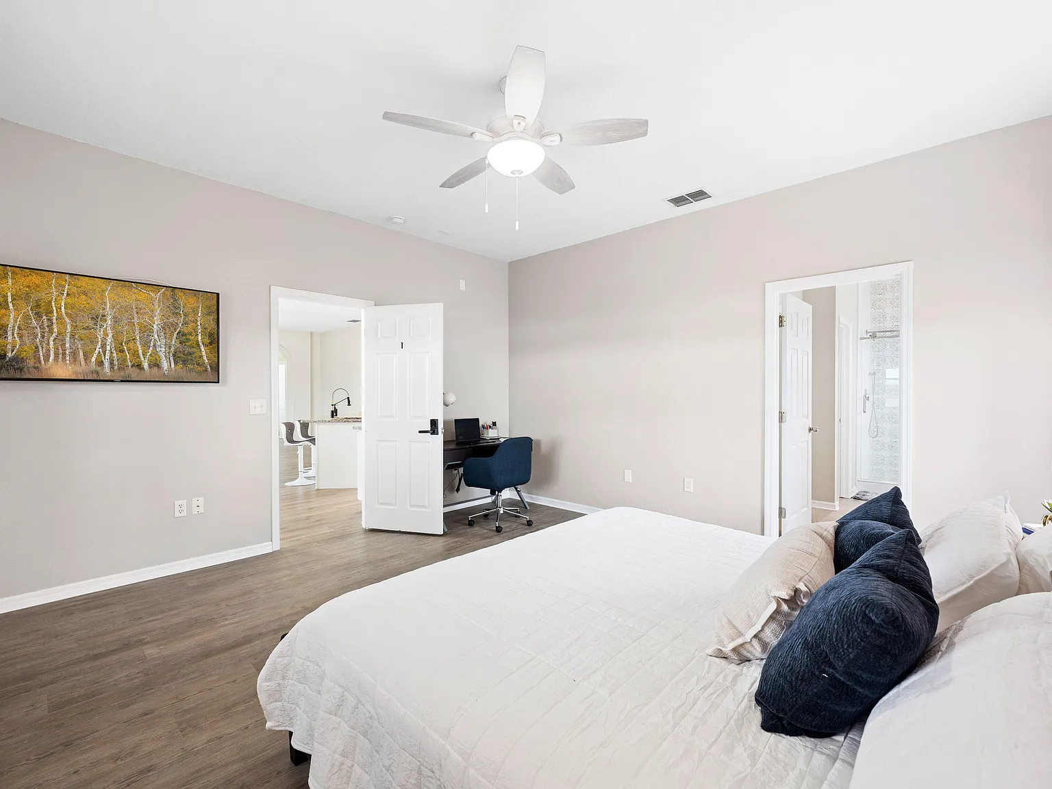 4 bed, 2.0 bath, 1726 sqft, $1,429 — Photo 3
