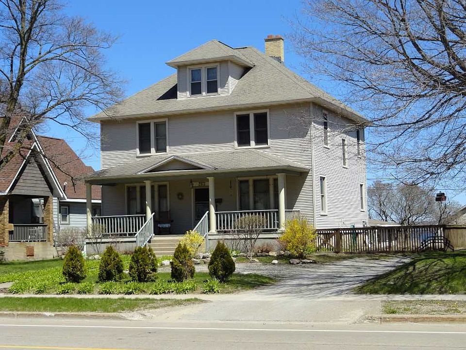 1st image of 226 W Munising Ave