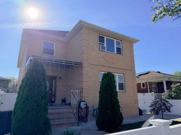 53-34 208th St #2F, Oakland Gardens, NY 11364