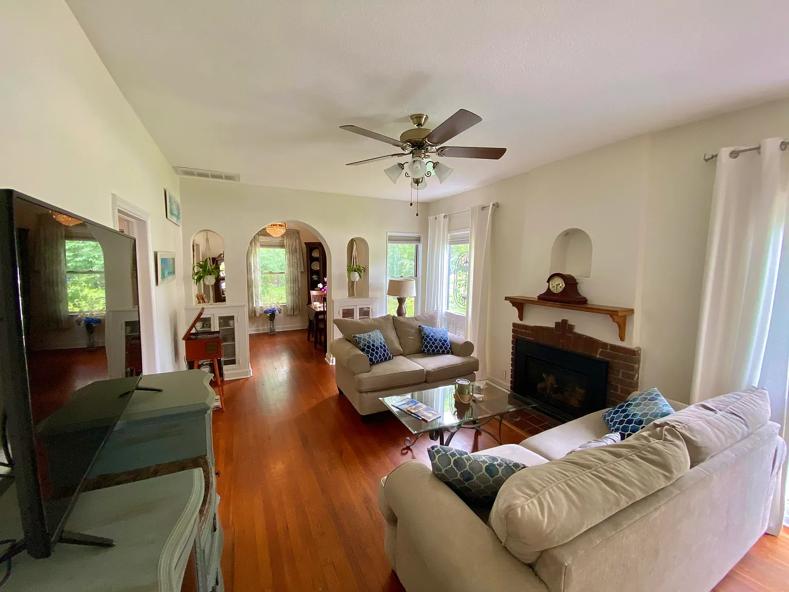 2 bed, $2,000 — Photo 2