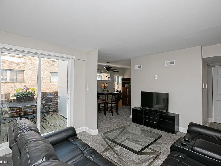 729 South St #B — Photo 4