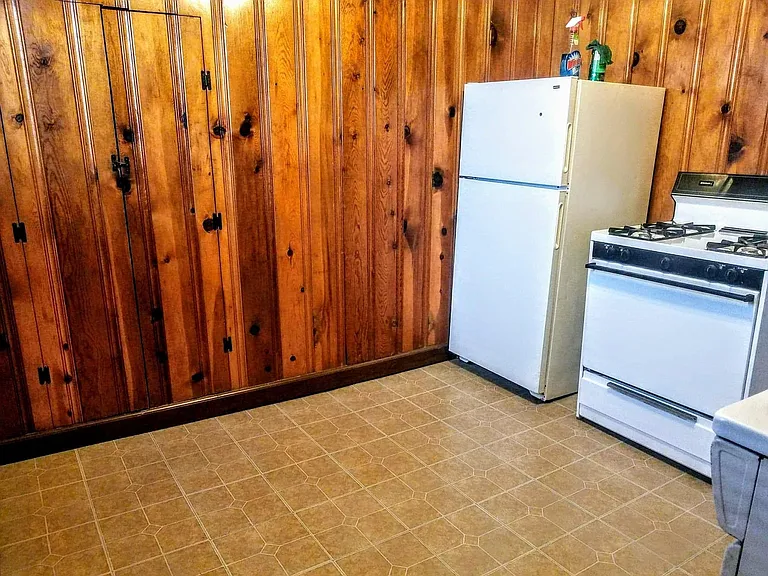 512 Clinton St — Photo 14