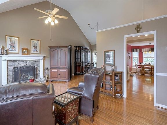 5th image of 413 Wood Branch St