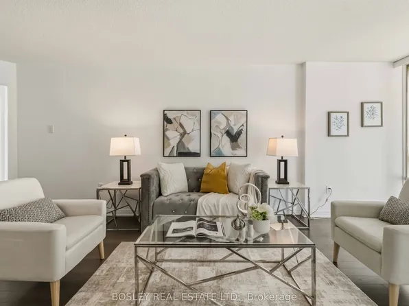 7250 Yonge St #206, Vaughan, ON L4J 7X1