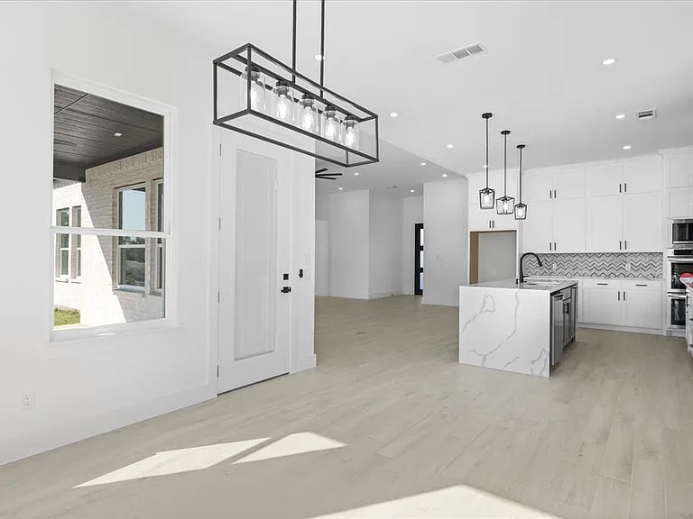 2057 Glenhollow Dr — Photo 10