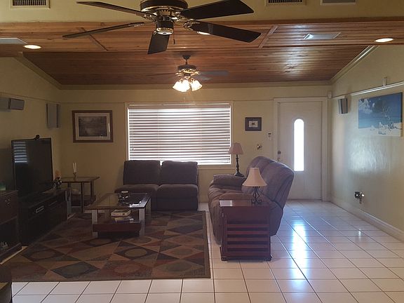 3rd image of 2519 Sugarloaf Ln