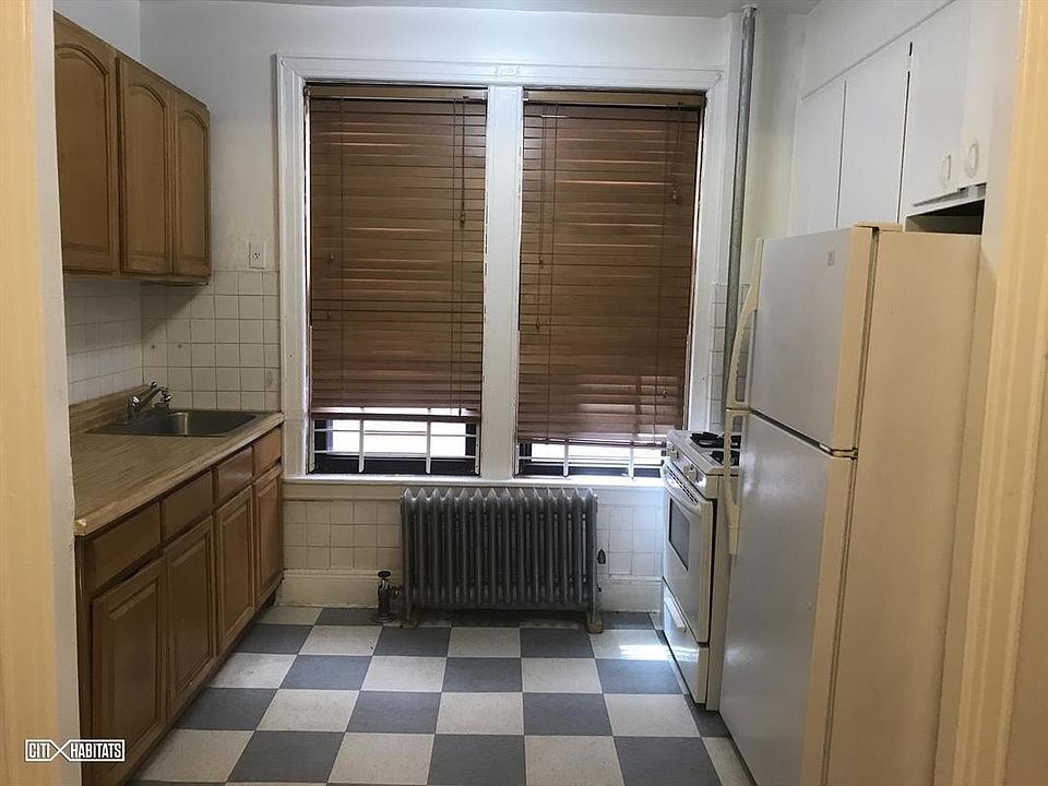 1st image of 3423 43rd St APT 1R