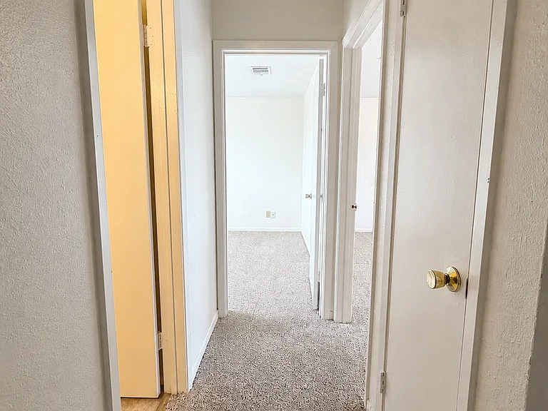 1252 Meadowview Dr — Photo 7