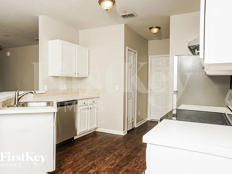 4220 S Cranberry Blvd — Photo 8