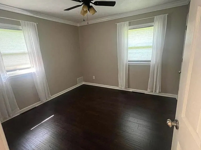 2529 Lewis Ln — Photo 4